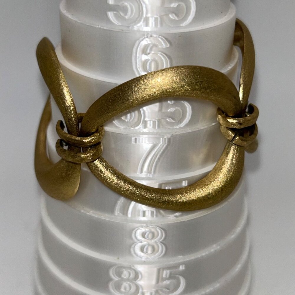 Rivka Friedman Brushed Gold-tone Oval Link Bracelet Clad Textured Statement - Picture 14 of 14
